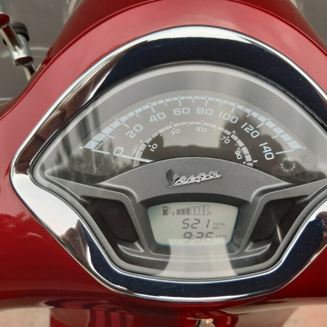 gts touring 300 bordeaux display